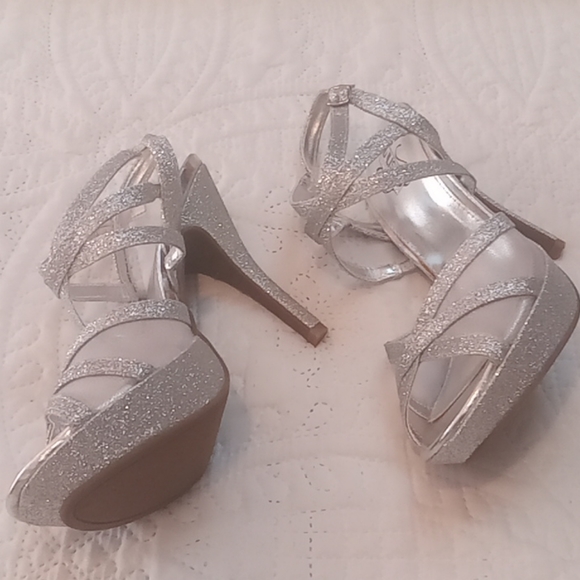 Unlisted by Kenneth Cole - Picture 3 of 12